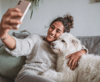 u3744633422_woman_taking_selfie_with_her_dog_on_the_sofa_--st_529efe99-0289-43f0-9421-93ef6d055c25_2